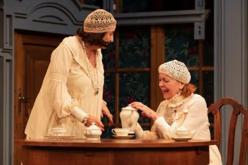 Jezinky Janžurová a Holubová tráví bezinkami muže pro jejich dobro