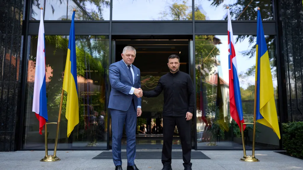 Slovenský premiér Robert Fico a ukrajinský prezident
Volodymyr Zelenskyj (5. září 2025)