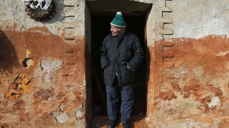 Na domech v Kolontáru jsou stále patrné stopy toxického kalu