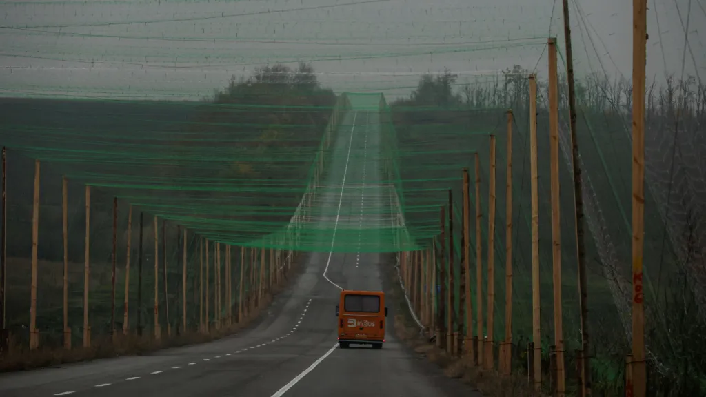 Ilustrační foto: protidronová síť ve Slovjansku v Doněcké oblasti (říjen 2025)