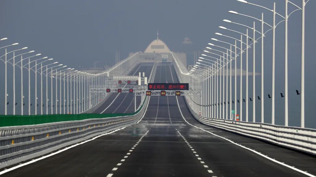 Most z Hongkongu na čínskou pevninu
