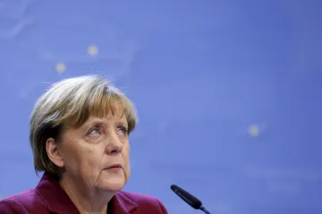 Merkelová: Němci pláčou spolu s Francouzi, Kiska volá po větší evropské jednotě