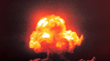 Barevný snímek první jaderné exploze