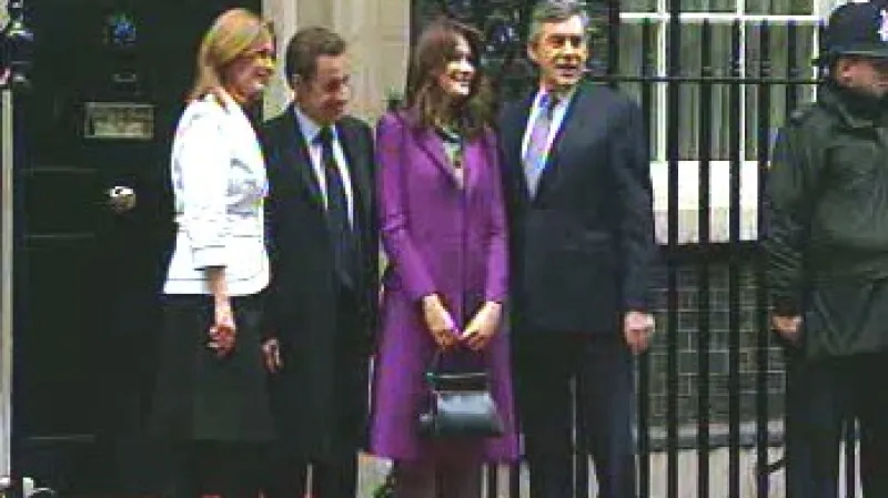 Sarkozy a Brown s manželkami