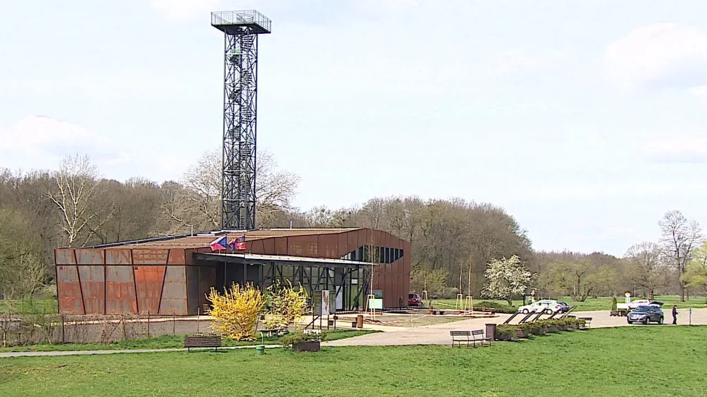 Nová rozhledna nad slovanským nalezištěm v Mikulčicích