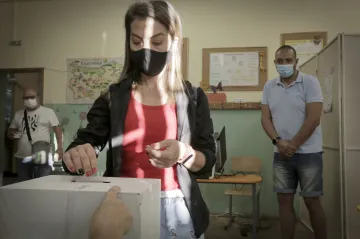 Volby v Bulharsku podle odhadů těsně vyhrálo hnutí expremiéra Borisova
