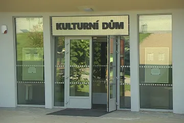 V Drnovicích se lidé opět mohou bavit. Skončily opravy vyhořelého kulturního domu