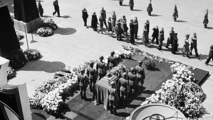 Heydrichova rakev na Pražském hradě