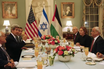 Izrael a Palestinci po třech letech zasedli k jednacímu stolu