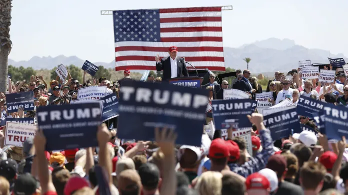 Donald Trump při kampani v Arizoně