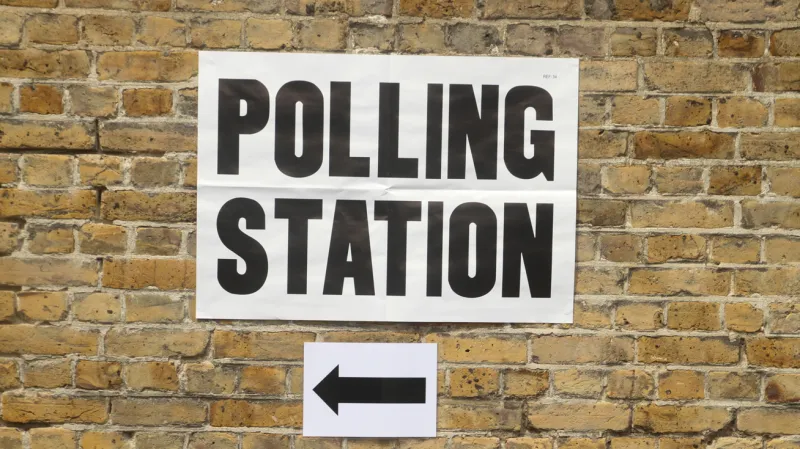 Británie volila nový parlament