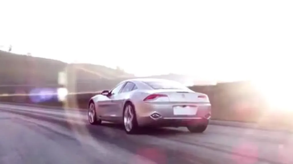Automobil