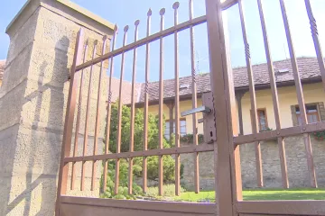 Nemovitosti ve vlastnictví státu zůstanou osvobozené od daně, rozhodl Ústavní soud 