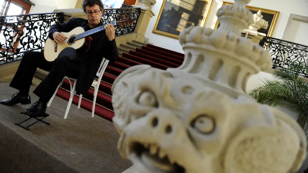 Zahajovací koncert kytaristy Marca Socíase