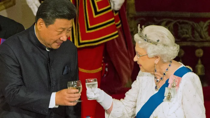 Si Ťin-pching s britskou královnou Alžbětou II.