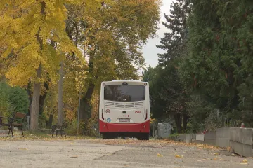 Opravy a dopravní omezení zkomplikují o Dušičkách přístup na některé hřbitovy