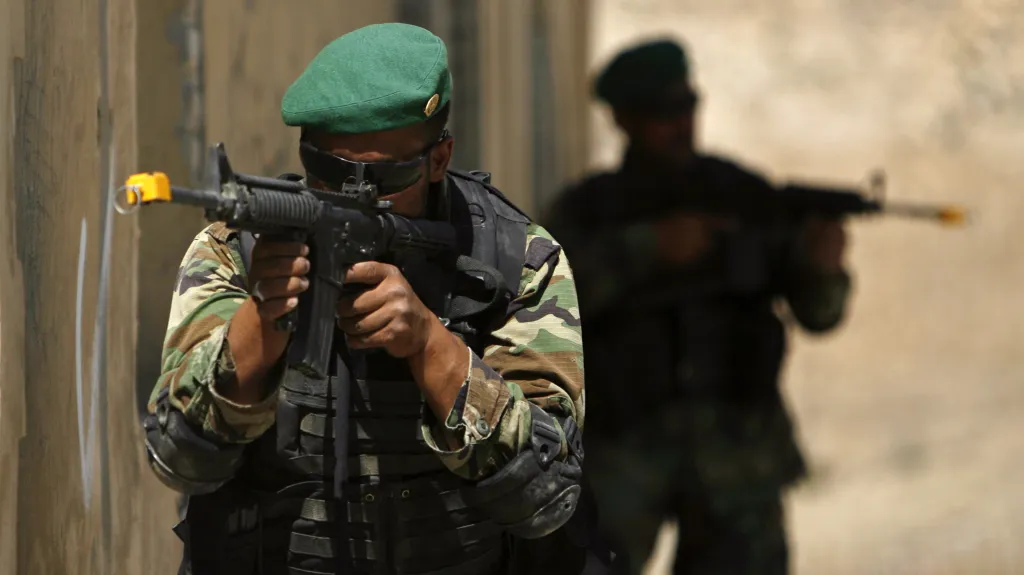 Příslušníci afghánských komand při výcviku v červenci 2007