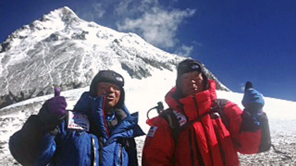 Joičiró Miura (vpravo) se synem Gotou