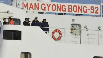 Umělci z KLDR připluli na Kimově trajektu do Jižní Koreje