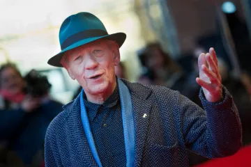 Filmová upoutávka týdne: McKellen v on-line seznamce. Pozor na dokonalou lež