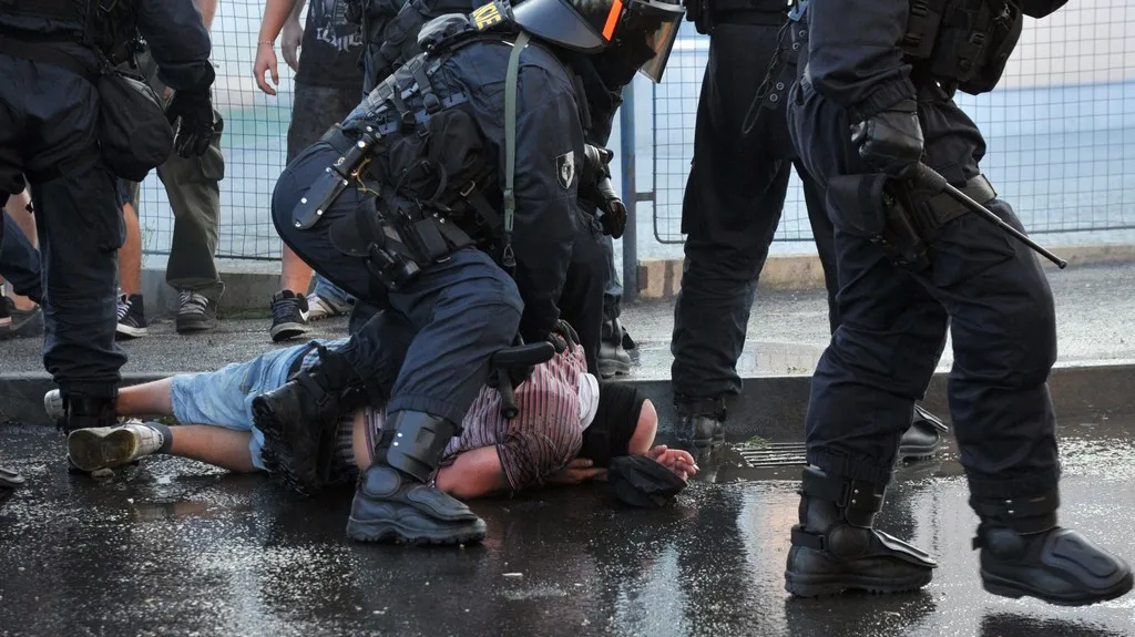 Zásah policie proti extremistům ve Varnsdorfu