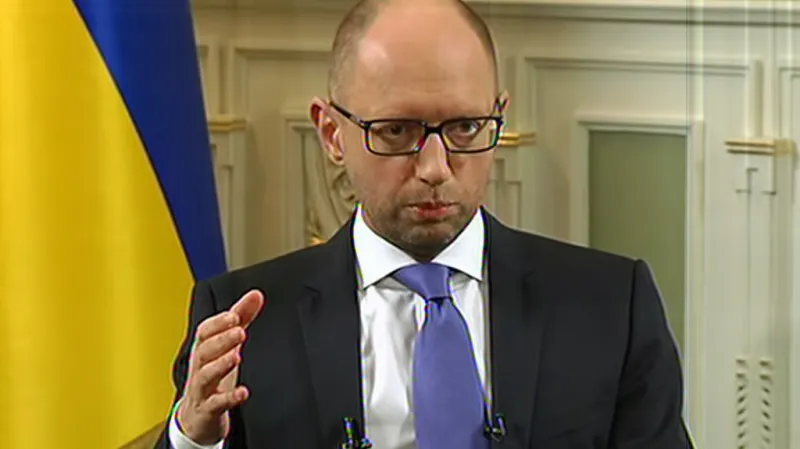 Arsenij Jaceňuk na brífinku ke vstupu ruského konvoje na ukrajinské území