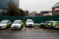 V Británii začala pitva těl nalezených v kamionu. Policie v souvislosti s případem zatkla další tři lidi