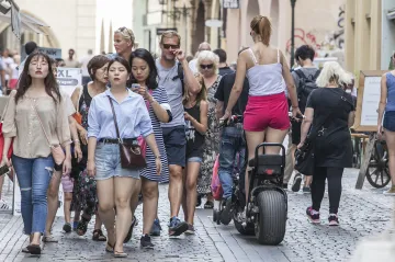 Návštěvnost Česka roste už pátým rokem. Přibývá turistů z Číny, opadá zájem Rusů