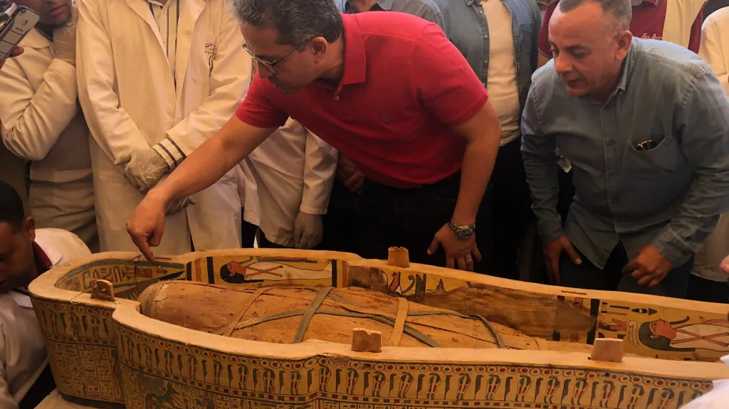 Egypt představil nově nalezené sarkofágy