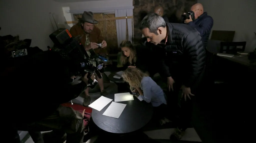 Policie pustila novináře do domu střelců ze San Bernardina