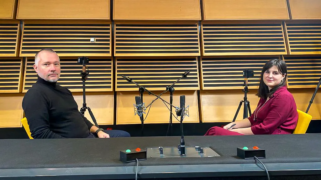 Martin Veselovský při natáčení podcastu Background ČT24