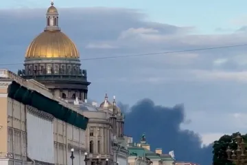 Drony zapálily ropný terminál v Petrohradu, kde začíná fórum s účastí Putina