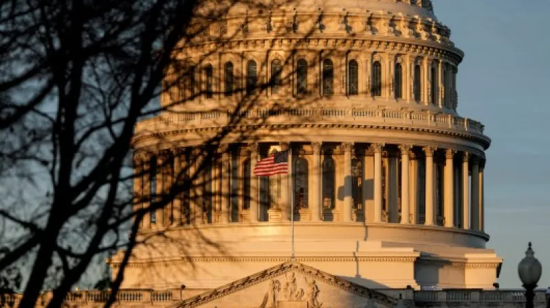 Ráno po volbách. Vycházející slunce osvětluje kupoli amerického Kapitolu,  Autor: Joshua Roberts,  Zdroj: Reuters