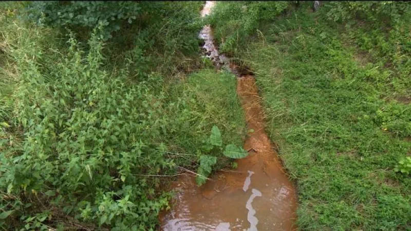 Události: Kvůli arzenu ve vodě odvolali v Jenišově starostu