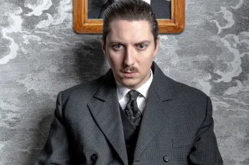 Martin Donutil se stal Karlem Čurdou. „Není to jednoduchá volba,“ říká o parašutistově zradě