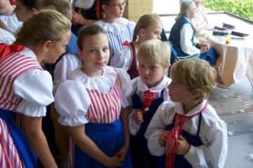Špindleráček  na mezinárodních folklorních festivalech