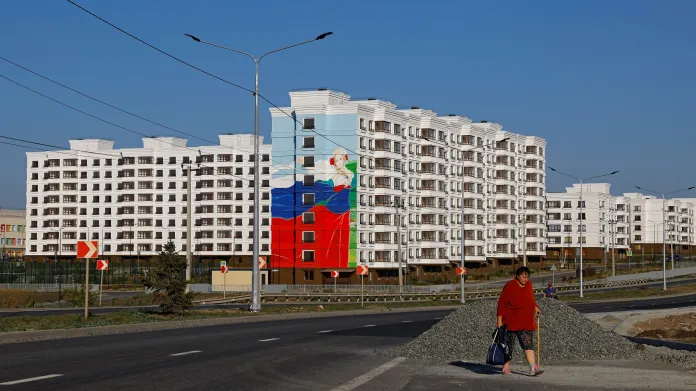 Nové domy v Mariupolu v září 2023