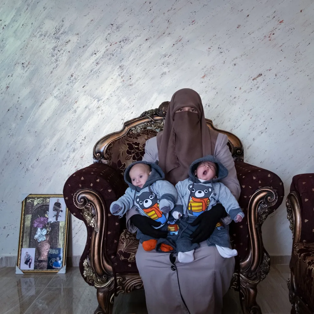 První místo v sekci Dlouhodobý projekt: Antonio Faccilongo se sérií snímků nazvanou Habibi. Série se zároveň stala fotografickým souborem roku