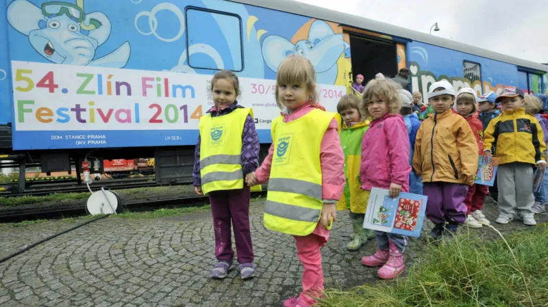 MFF Zlín: Děti před zlínským kinematografem