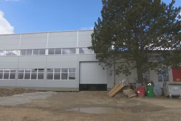 Nová hala v Třebíči stojí v cestě obchvatu. Kraj stavbu povolil, pak aktualizoval územní plán