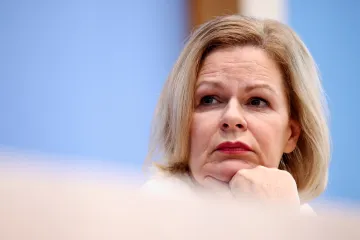 Německo se potýká s vlnou kriminality. Nejvíc vzrostla mezi mladými cizinci, řekla ministryně