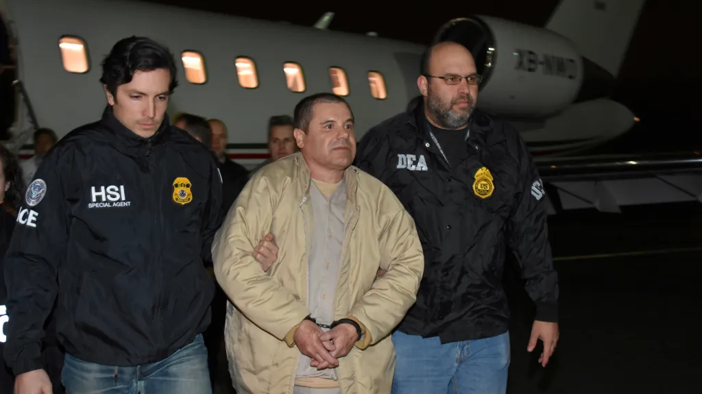 Guzmán po převozu z Mexika do USA