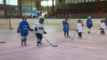Malí hokejisté musí trénovat ve špatných podmínkách
