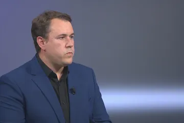 Evropa se chytá závodu ve zbrojení, kritizuje lídr kandidátky Levice Májíček