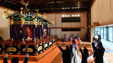 Ceremonie, při níž byl nový japonský císař uveden na trůn