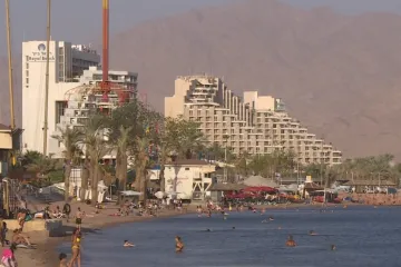 V některých izraelských letoviscích zkusí otevřít hotely. Turisty ale čekají opakované testy