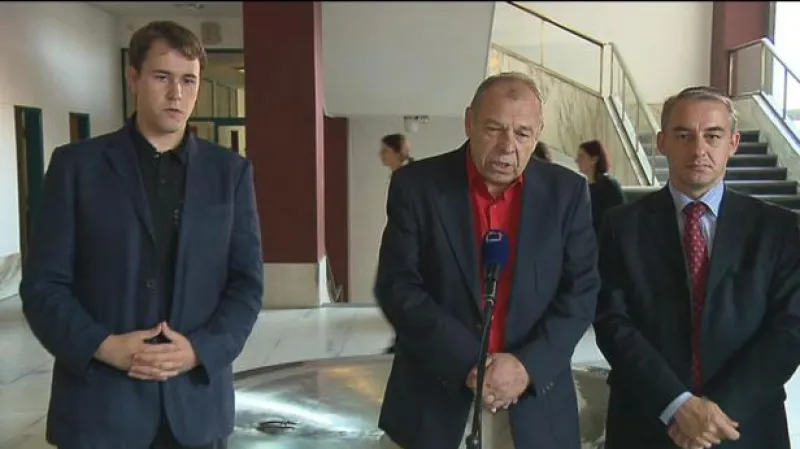 Tisková konference odborů a občanských iniciativ