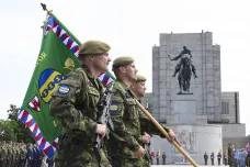 Armáda oslavila svůj den slavnostním nástupem