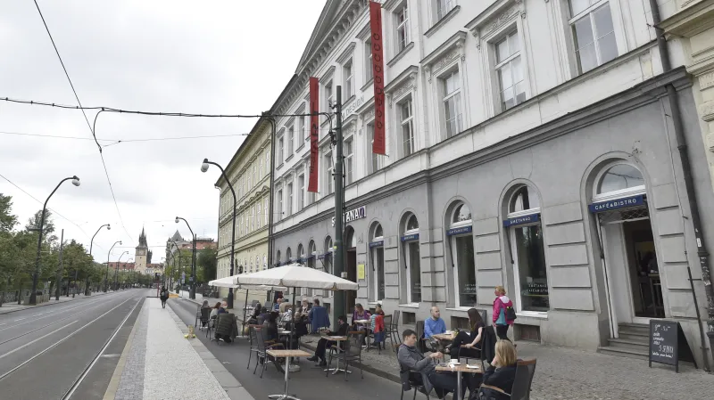 Částečné uzavření Smetanova nábřeží pro auta