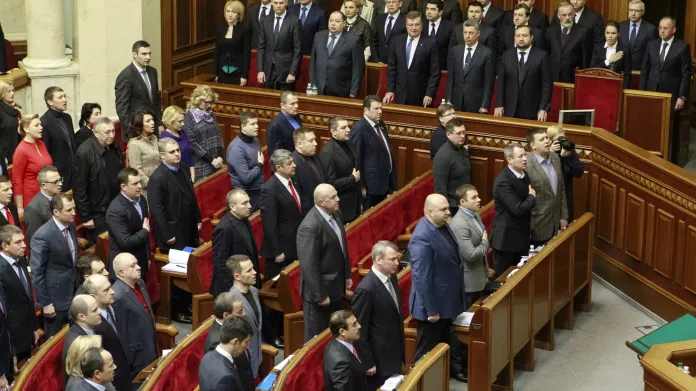 Ukrajinští poslanci pokračují v jednání o ústavní reformě